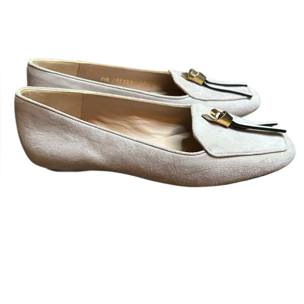 Stuart Weitzman Cream Loafers with Gold Accent - Picture 3 of 5